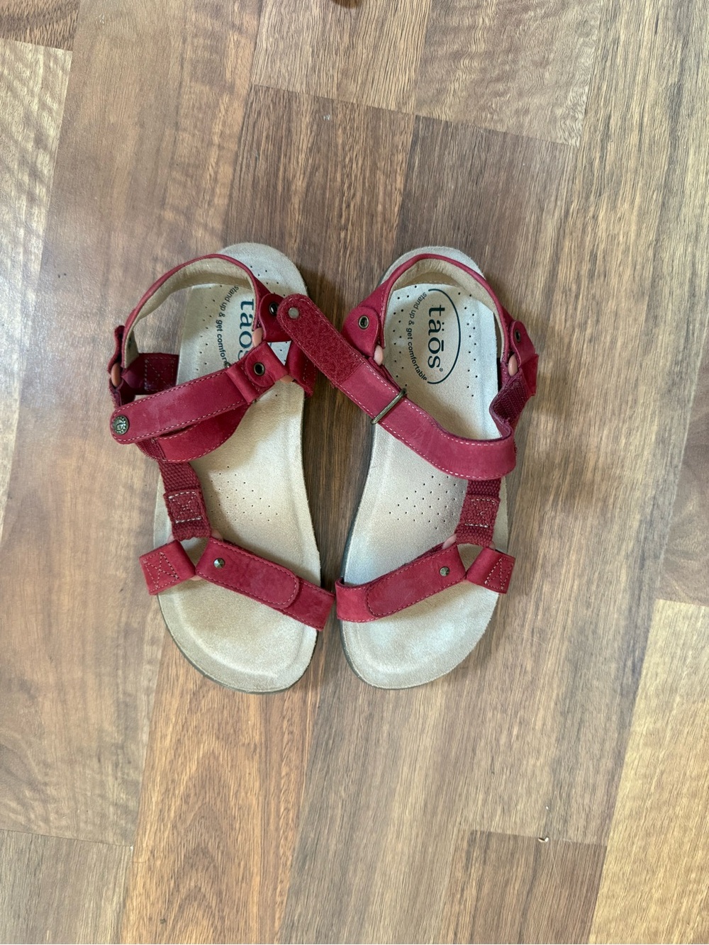 Woman’s Taos Size 8 sandals
